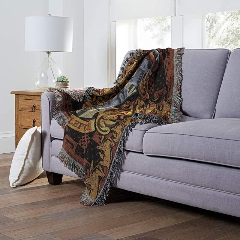 Northwest Woven Tapestry Throw Blanket Hufflepuff Crest 3