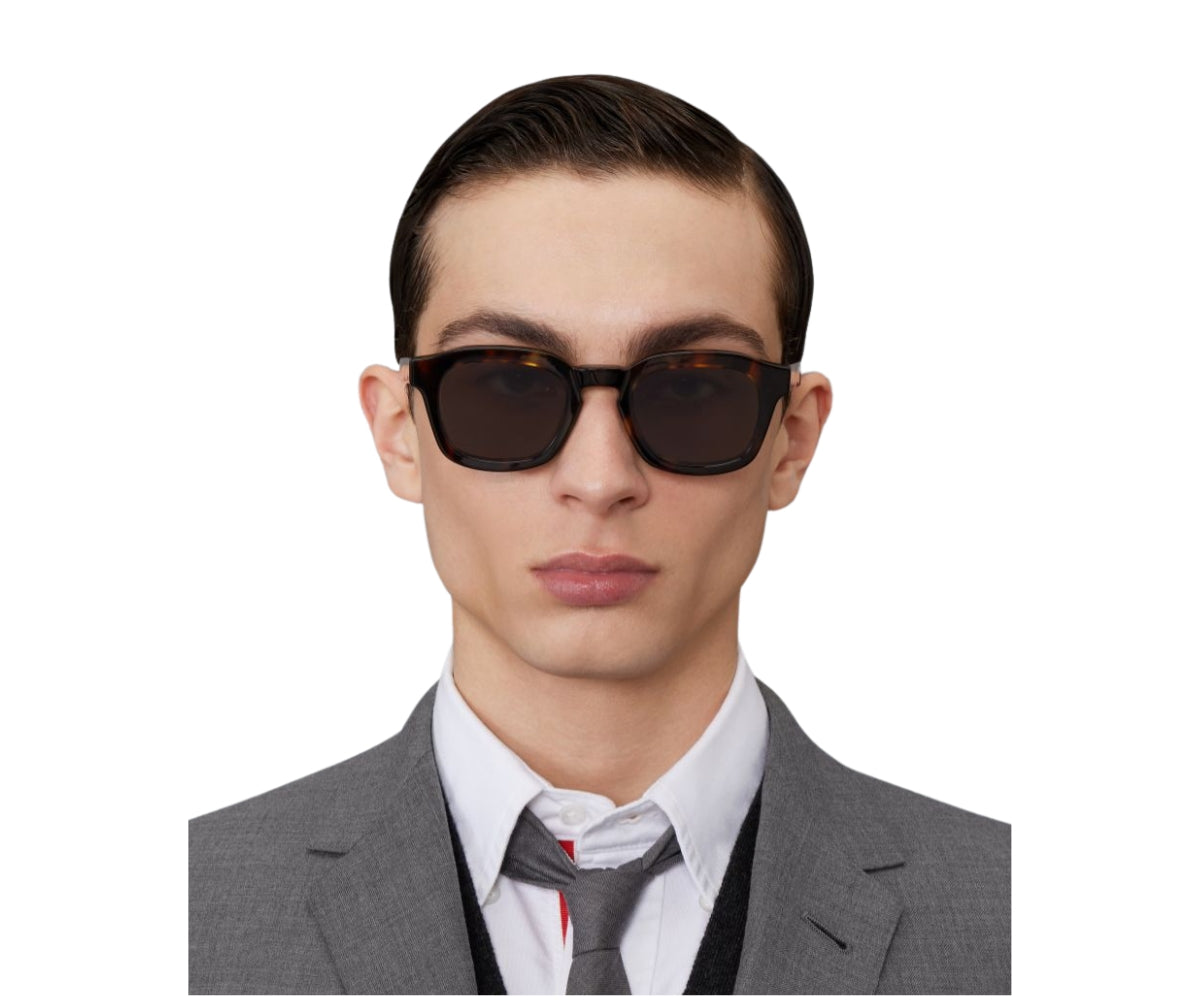 THOMBROWNE_UES412A_215_48_model2.jpg THOMBROWNE UES412A 215 48 model2