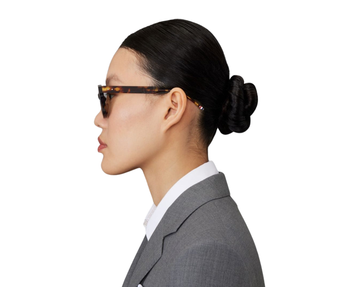 THOMBROWNE_UES412A_215_48_model3.jpg THOMBROWNE UES412A 215 48 model3